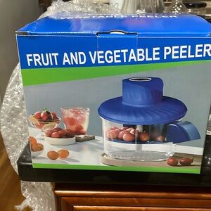 Fruit and vegetable peeler NEW